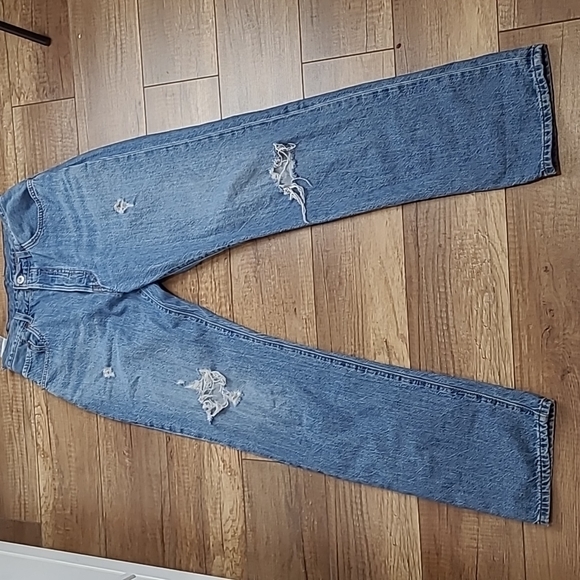 Levi's Women's 501 original light wash straight leg distressed button fly jeans - Picture 15 of 15